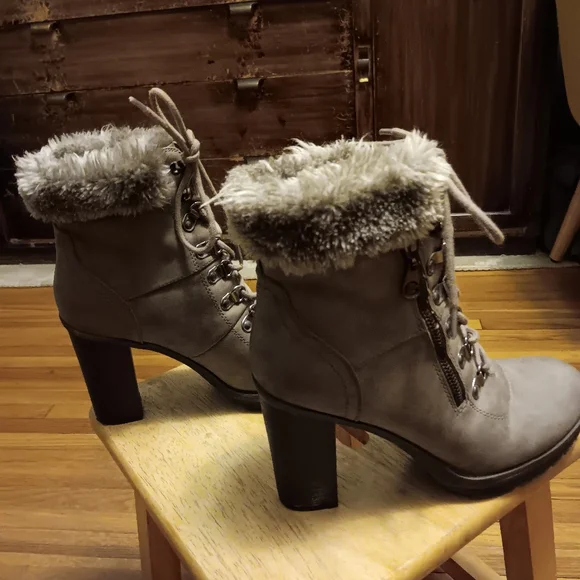 G BY GUESS Tan lace up boots with heels and fur inside boot and trim - Picture 4 of 8